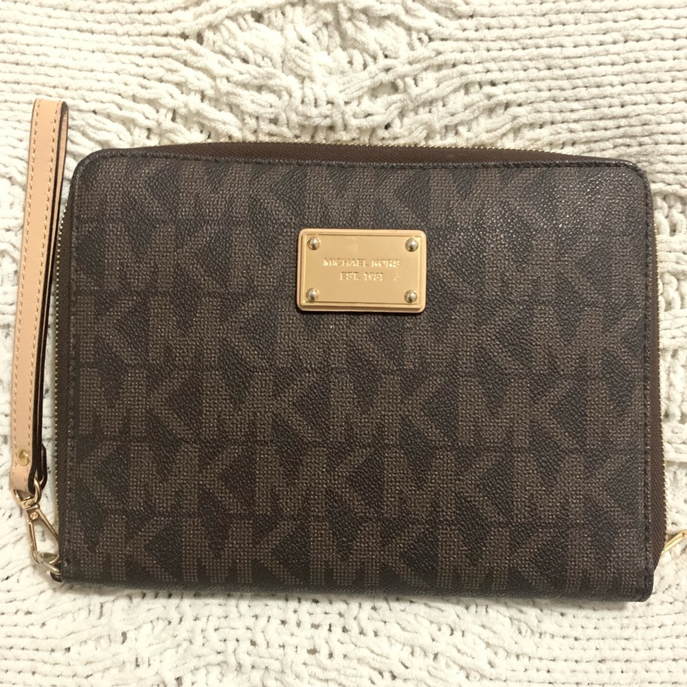 MICHAEL KORS WRISTLET (LARGE) BROWN